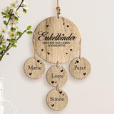Personalisierte Wanddeko für Oma und Opa – 4 Enkelkindernamen auf runden Holzscheiben - graviert von Love & Faith