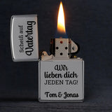 silbernes Benzinfeuerzeug mit "Scheiß auf Vatertag - Wir lieben dich jeden Tag" personalisiert von Love & Faith