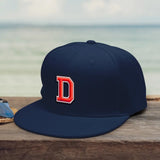 dunkelblaue Snapback Cap mit Initiale personalisiert von Love & Faith