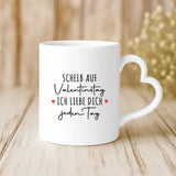Weiße Tasse mit Herzhenkel und personalisiertem Namen – romantische Geschenkidee von Love & Faith