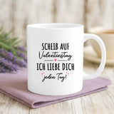 Weiße Tasse mit personalisiertem Spruch und Namen – individuelle Geschenkidee von Love & Faith