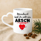 Weiße Tasse mit Herzhenkel und personalisiertem Namen – romantische Geschenkidee von Love & Faith