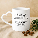Weiße Tasse mit Herzhenkel und personalisiertem Namen – romantische Geschenkidee von Love & Faith