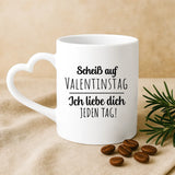 Weiße Tasse mit Herzhenkel und personalisiertem Namen – romantische Geschenkidee von Love & Faith
