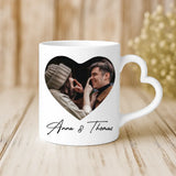 Weiße Tasse mit Herzhenkel und personalisiertem Namen – romantische Geschenkidee von Love & Faith