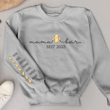 Grauer Pullover personalisiert mit mamabär undKindernamen gedruckt von Love & Faith
