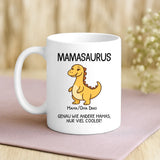 Weiße Tasse mit personalisiertem Mamasaurus Spruch und Namen – individuelle Geschenkidee von Love & Faith