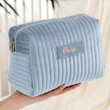 Hellblaue Samtkosmetiktasche mit eigenem Namen in Roségold personalisiert bedruckt von Love & Faith