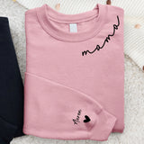 Rosa Pullover mit Mama Schriftzug und Kindernamen auf dem Ärmel - Personalisiertes Geschenk von Love & Faith