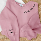 Pinker Sweater mit Mama Schriftzug und Kindernamen auf dem Ärmel - Personalisiertes Geschenk von Love & Faith