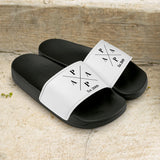 schwarz-weiße Badeschlappen für Männer mit personalisierbarem Druck für Papa mit Jahreszahl von Love & Faith