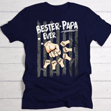Navyblaues T-Shirt zum Vatertag mit "Bester Papa Ever" Spruch und Kindernamen mit Fistbump personalisiert von Love & Faith