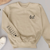 beiger Sweater für Papa personalisiert mit Kindernamen zum Vatertag von Love & Faith