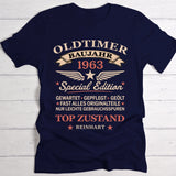 Navyblaues T-Shirt für Männer zum Geburtstag mit Oldtimer Baujahr Geburtstag personalisiert mit witzigem Spruch gedruckt von Love & Faith