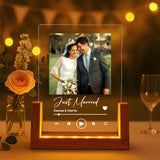 Leuchtender LED Aufsteller zum Jahrestag mit Holzsockel mit eigenem Foto als Geschenkidee von Love & Faith