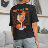 schwarzes T-Shirt Rückenprint mit "They see me aperolin" personalisiertesm Spruch als Sommer Geschenkidee von Love & Faith