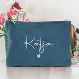 Personalisierte Samt blau silber Kosmetiktasche für MakeUp und Kosmetika mit Namen von Love & Faith