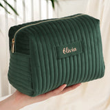 Smaragdgrüne Samtkosmetiktasche mit eigenem Namen in Roségold personalisiert bedruckt von Love & Faith