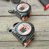 Personalisiertes Maßband mit Pärchenillustration als Geschenk für Partner von Love & Faith