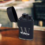 Sturmfeuerzeug personalisiert mit Name und Initial in edlem Stil als Geschenkidee von Love & Faith