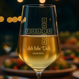 Personalisiertes Weinglas als Fotogeschenk für Paare zum Jahrestag von Love & Faith