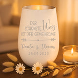 weißes Windlicht silber graviert mit "Der schönste Weg ist der gemeinsame" mit Namen und Jahrestag zum Hochzeitstag personalisiert von Love & Faith
