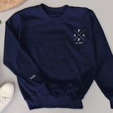 Dunkelblauer Pullover für Papa mit Kindernamen personalisierte Geschenkidee zum Vatertag von Love & Faith