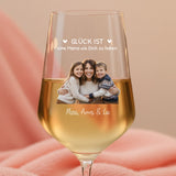 freepik__img1-erstelle-ein-mockup-von-dem-glas-der-ausschni__33311