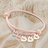 altrosa Lederarmband mit Gravur von kupfer Herzanhängern personalisierte Geschenkidee von Love & Faith