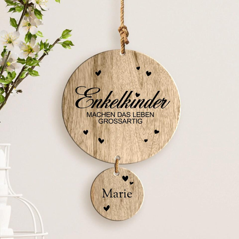 Personalisierte Wanddeko für Oma und Opa – 1 Enkelkindername auf runden Holzscheiben - graviert von Love & Faith