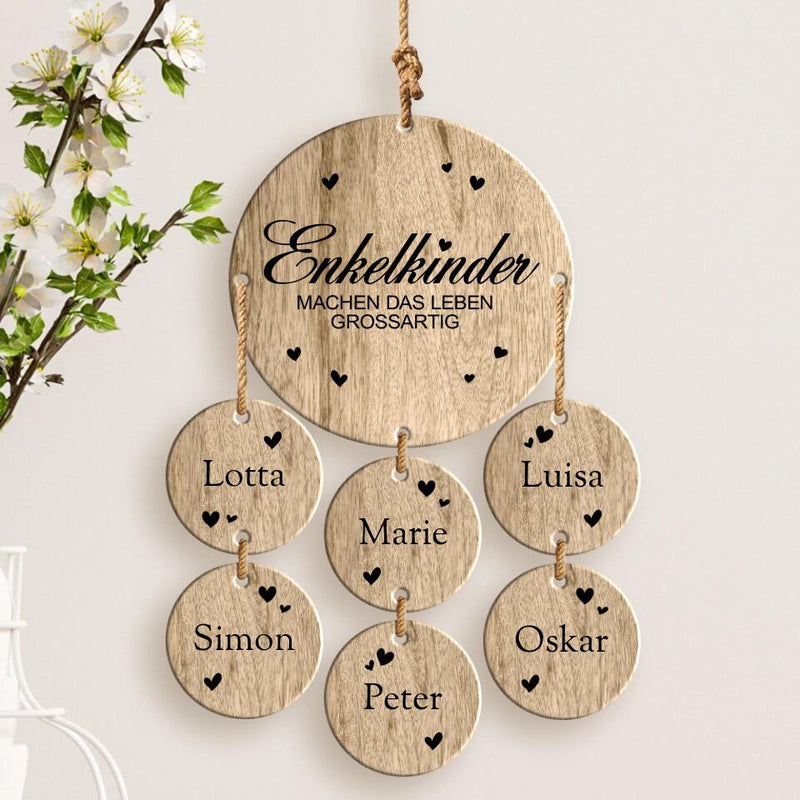 Personalisierte Wanddeko für Oma und Opa – 6 Enkelkindernamen auf runden Holzscheiben - graviert von Love & Faith