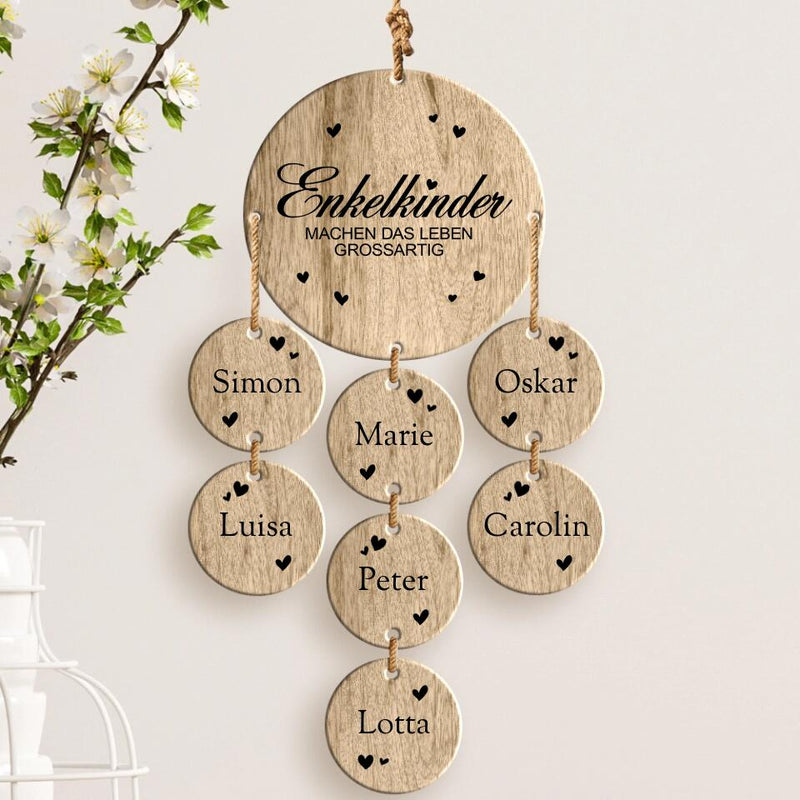 Personalisierte Wanddeko für Oma und Opa – 7 Enkelkindernamen auf runden Holzscheiben - graviert von Love & Faith