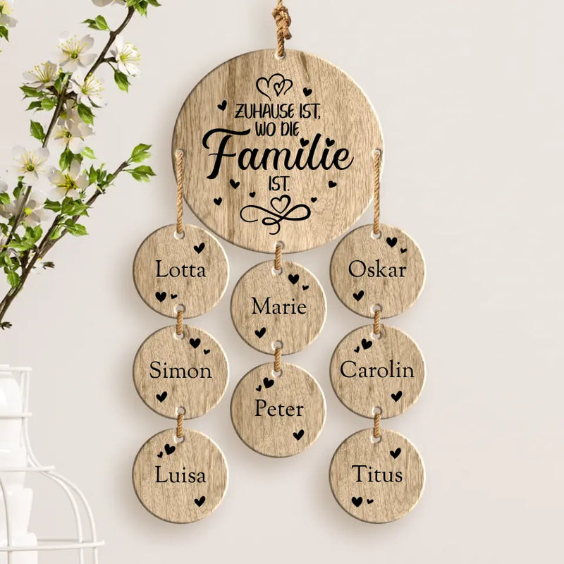 Personalisierte Eichen-Holzdeko mit 8 Namen und Geburtsdaten der Enkelkinder – Zuhause ist, wo die Familie ist Spruch mit Gravur von Love & Faith
