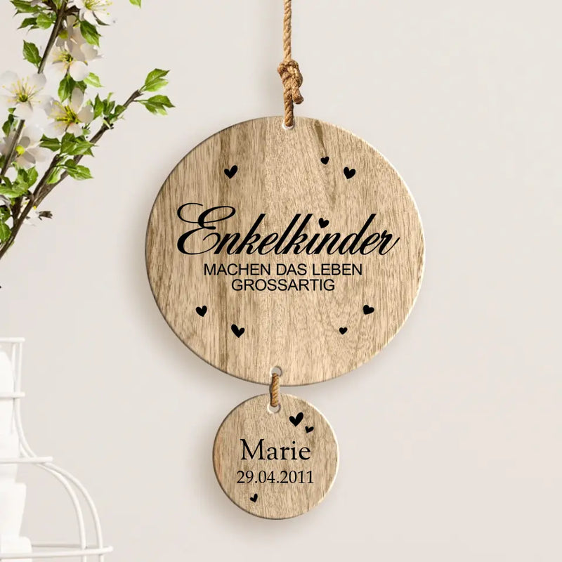 Personalisierte Holzdeko mit Namen und Geburtsdaten für 1 Enkelkind – Geschenk für Oma und Opa mit Herz gefertigt von Love & Faith