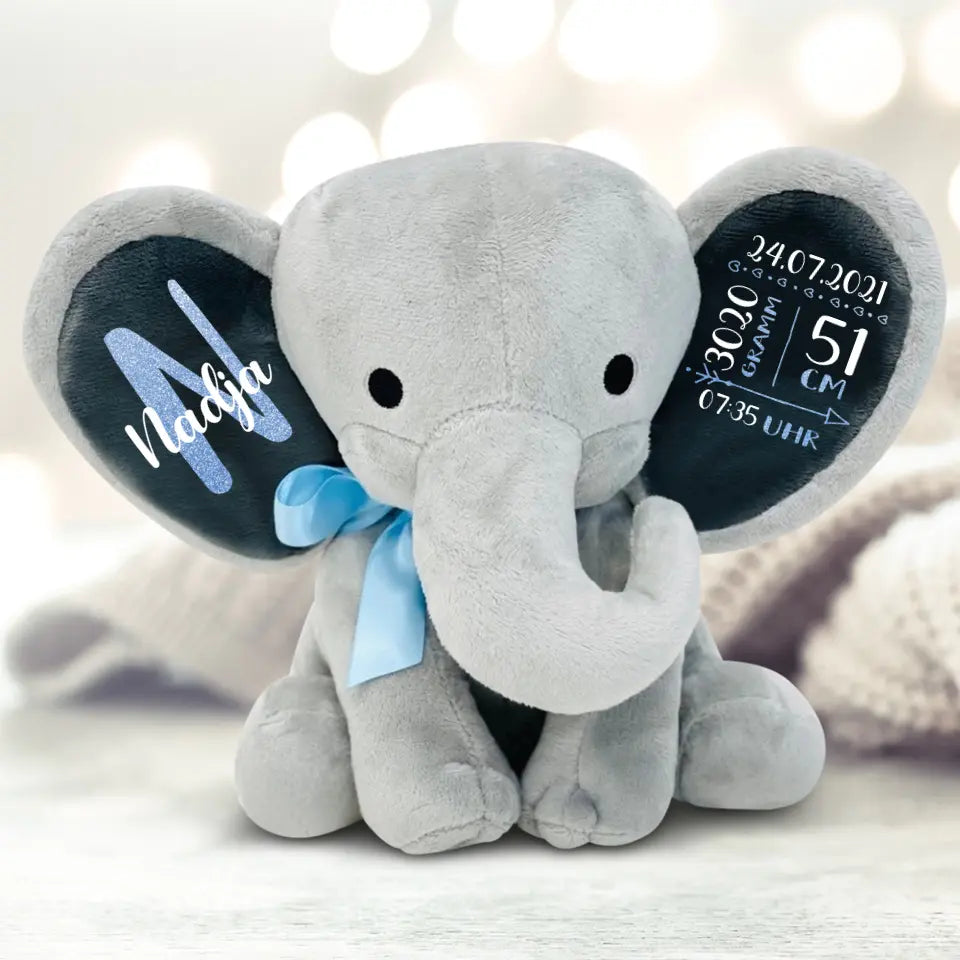 Kuscheltier Elefant zur Geburt mit Name und Geburtsdaten mit blauer Schleife gedruckt von Love & Faith
