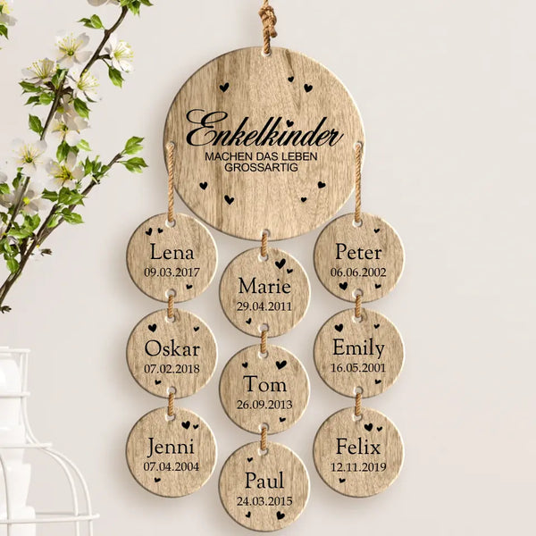Personalisierte Holzdeko mit Namen und Geburtsdaten für 9 Enkelkinder – Geschenk für Oma und Opa mit Herz gefertigt von Love & Faith