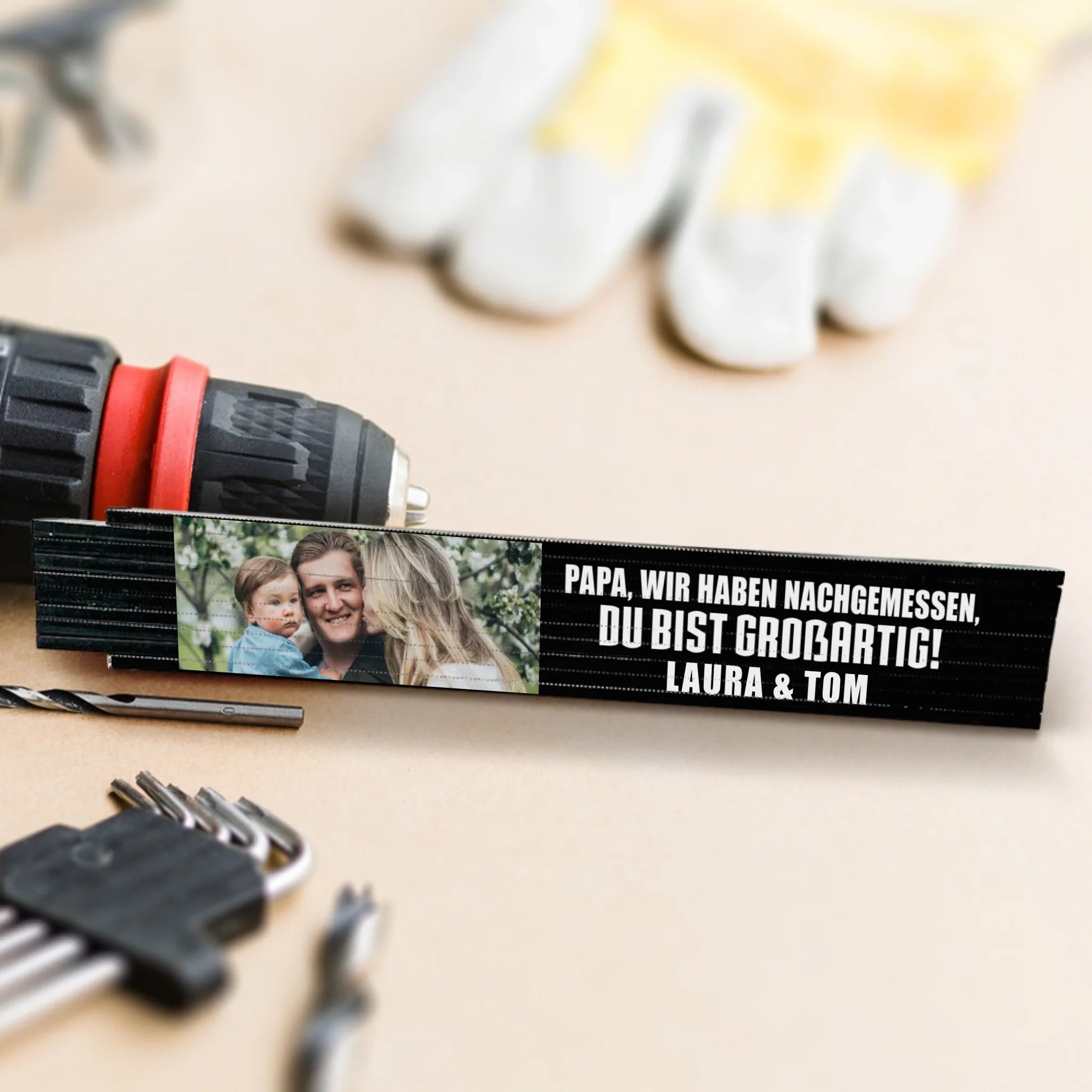 schwarzer 2m Zollstock mit eigenem Foto und Namen personalisiert von Love & Faith