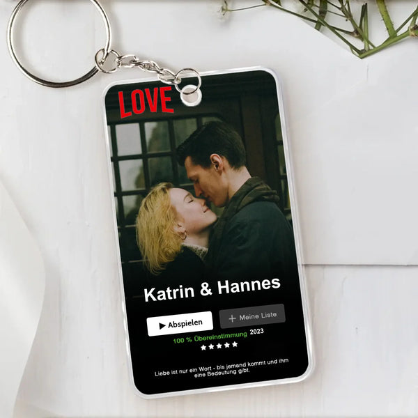 Transparenter Acrylschlüsselanhänger mit Foto und Euch Als Liebesfilm - 5,4cm x 8,6cm personalisiertes Geschenk gefertigt von Love & Faith