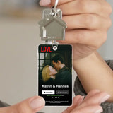 Transparenter Acrylschlüsselanhänger mit Foto und Euch Als Liebesfilm - 5,4cm x 8,6cm personalisiertes Geschenk gefertigt von Love & Faith