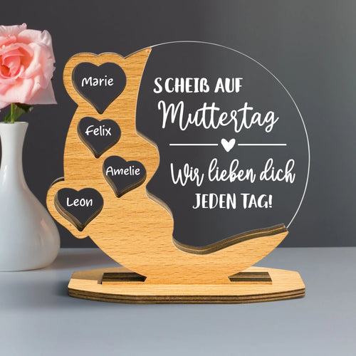 Personalisierter, herzförmiger Holzaufsteller mit 4 Namen und Spruch für Muttertag von Love & Faith