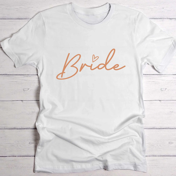 Weißes T-Shirt Brustdruck "Bride" als personalisiertem Spruch als Hochzeitsgeschenkidee von Love & Faith