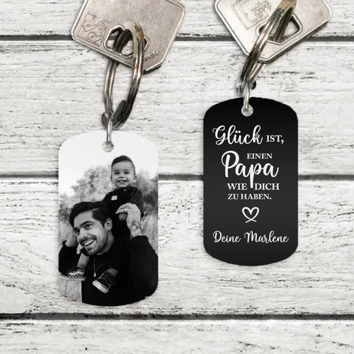 Schlüsselanhänger mit Foto graviert mit "Glück ist, einen Papa wie dich zu haben" personalisiert von Love & Faith