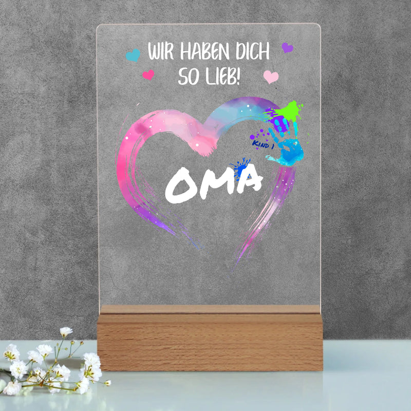 Aucrylaufsteller im Holzsockel mit mit personalisierten Namen als Handabdruck gedruckt von Love & Faith