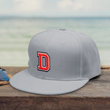 hellgraue Snapback Cap mit Initiale personalisiert von Love & Faith