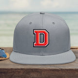 hellgraue Snapback Cap mit Initiale personalisiert von Love & Faith