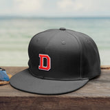 schwarze Snapback Cap mit Initiale personalisiert von Love & Faith