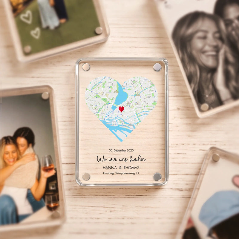Acrylmagnet mit Paar Treffpunkt und Jahrestag personalisiert von Love & Faith