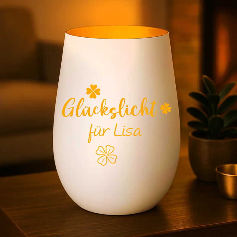 Weiß-Goldenes Windlicht mit personalisierter "Glückslicht" Gravur mit Namen gefertigt von Love & Faith