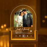 Leuchtender LED Aufsteller zum Jahrestag mit Holzsockel mit eigenem Foto als Geschenkidee von Love & Faith