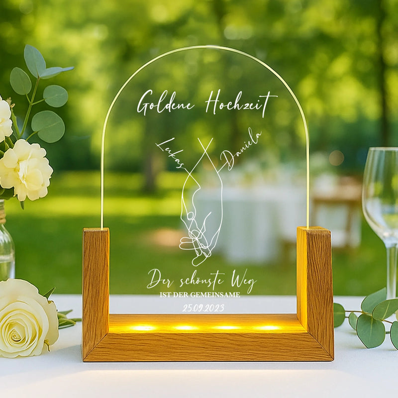 Leuchtender LED Aufsteller zum Jahrestag mit Holzsockel mit Foto vom Brautpaar als Geschenkidee von Love & Faith
